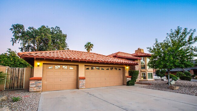 Building Photo - Heated Pool Home/Split Level Magic Zip Code