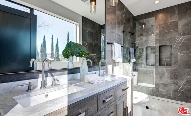 Building Photo - 4429 Tujunga Ave