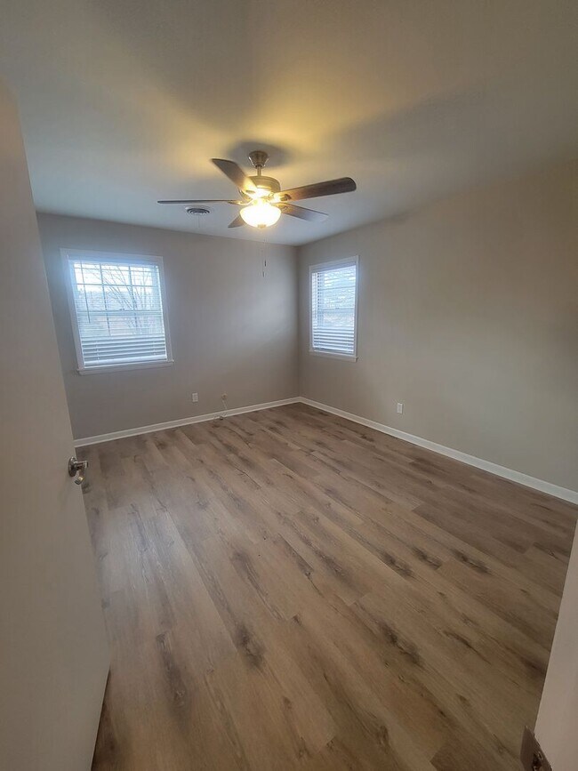 Building Photo - Make Midtown living your own!