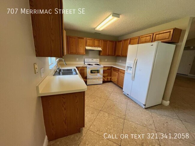 Building Photo - 707 Merrimac St SE