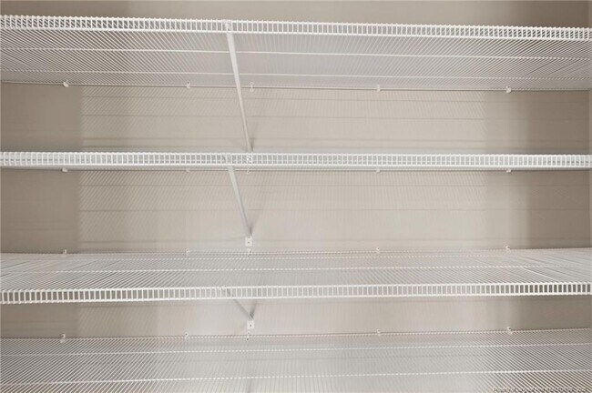 Building Photo - 22 S Shamrock Dr