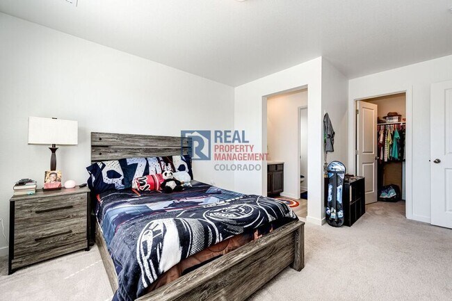 Building Photo - 960 S De Gaulle Ct