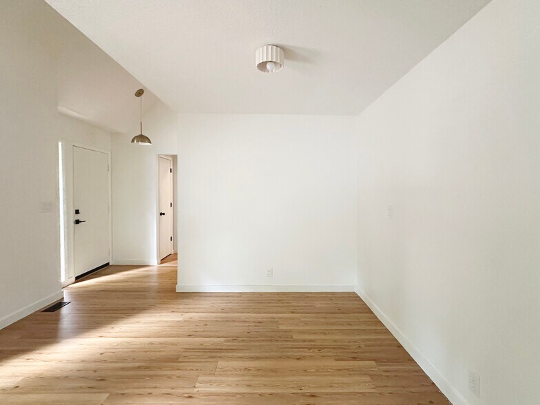 Open space connect to the living room - 4700 Joseph Michael Ct