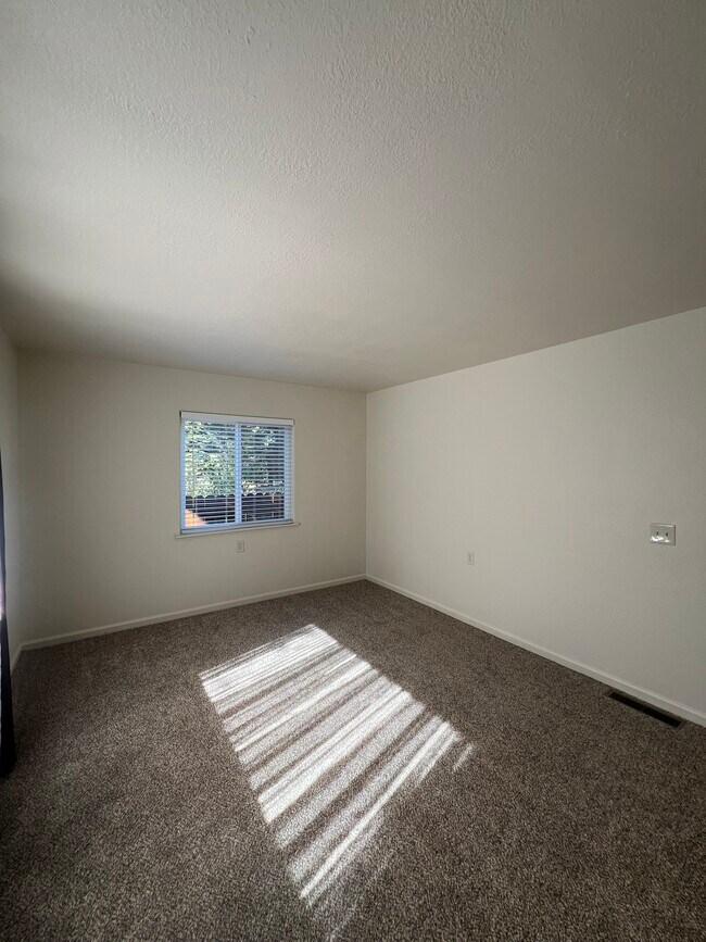 Building Photo - 1597 Atroari St