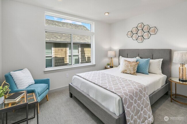 Building Photo - Modern 2 bed 2 bath town house available for move NOW