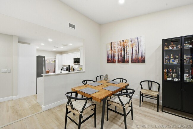 Building Photo - 10775 Waterberry Dr