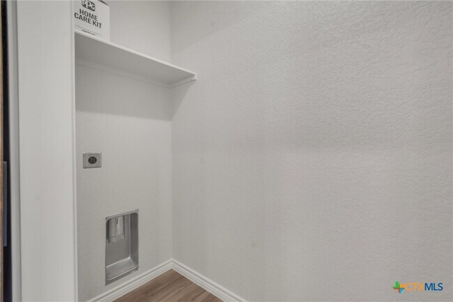 Building Photo - 1118 B Zora Dr