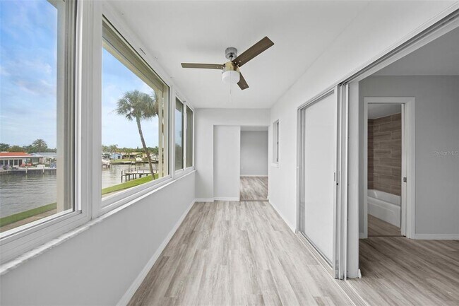 Building Photo - 4725 Cove Cir