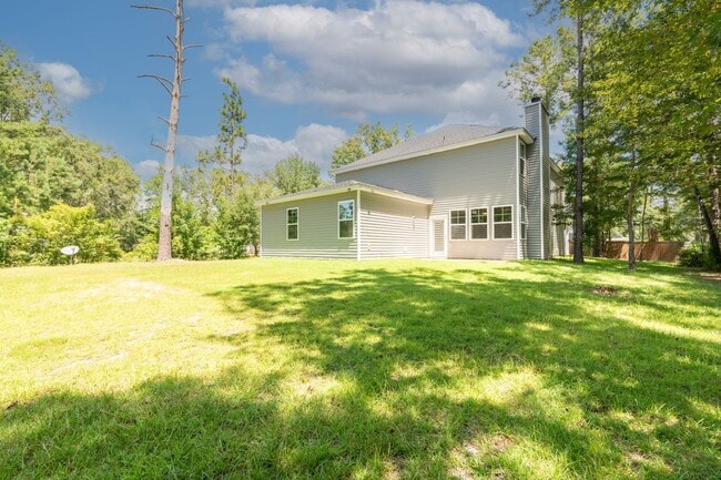 Building Photo - Modern Living in the Heart of Summerville!