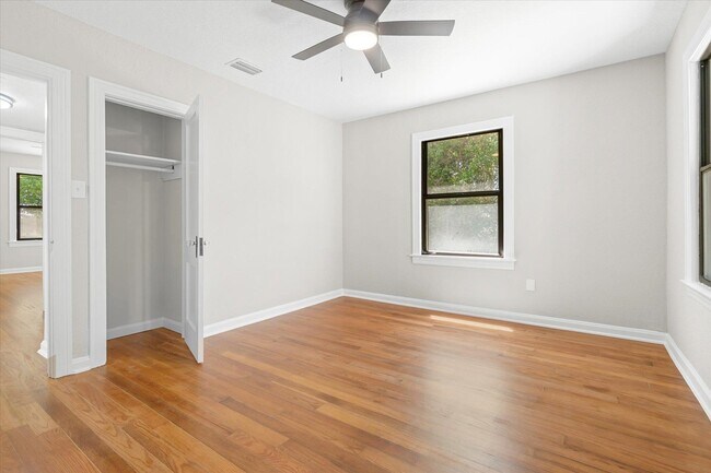 Building Photo - 9 Spencer St