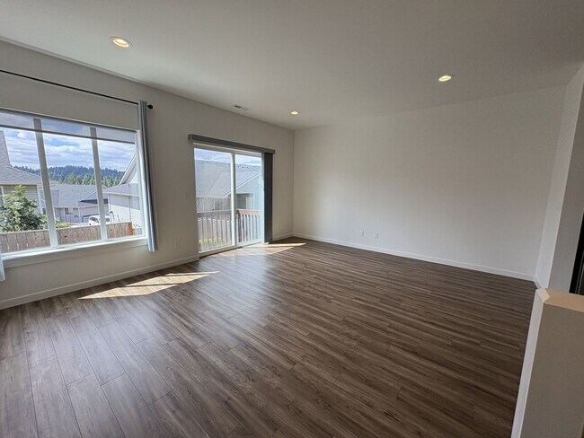 Building Photo - 6157 Blue River Dr SE