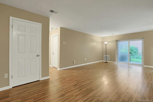 Building Photo - 214 Kennedy Dr