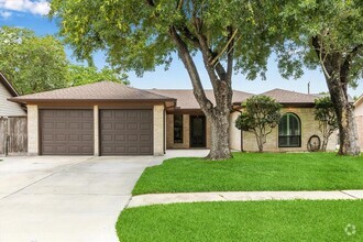 Building Photo - 1818 Arcadia Dr