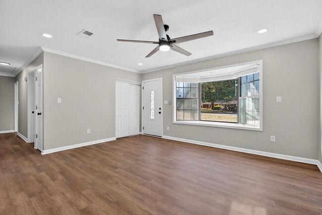 Building Photo - 420 Paradise Rd