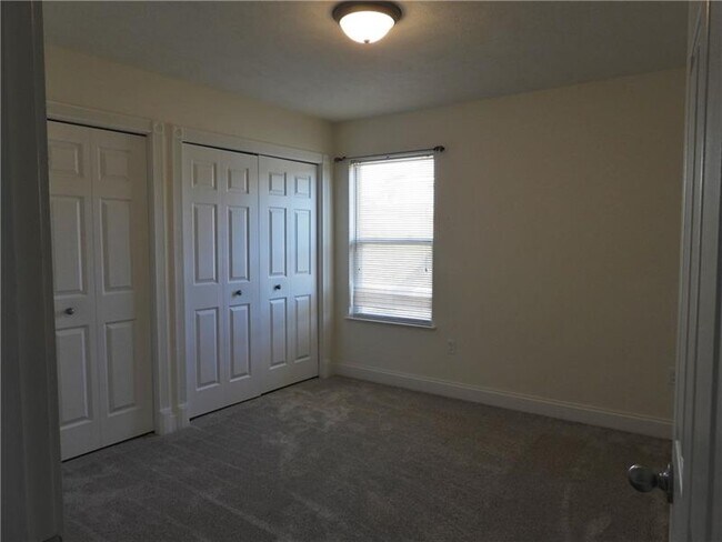 Building Photo - 1345 Sandstone Dr