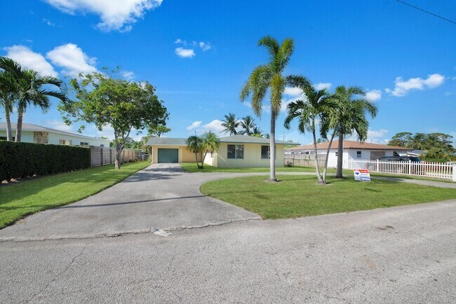 Building Photo - 2022 Collier Ave