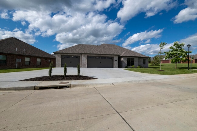 Building Photo - 2026 Wes Milligan Ln