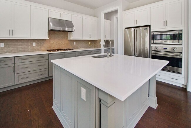 Building Photo - 5 Bed 4.5 Bath - Bethesda Single Family - ...