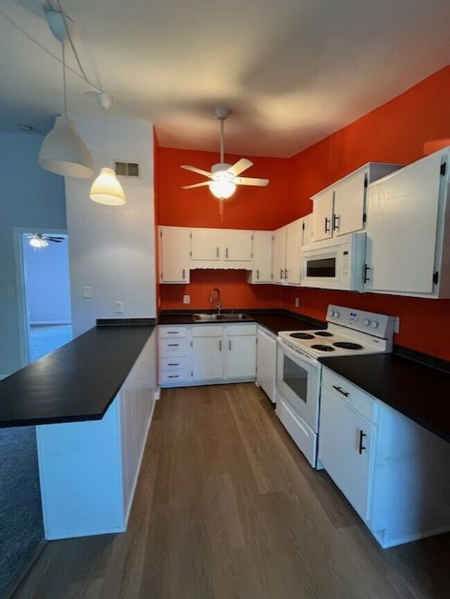 Building Photo - 2548 Flint Dr