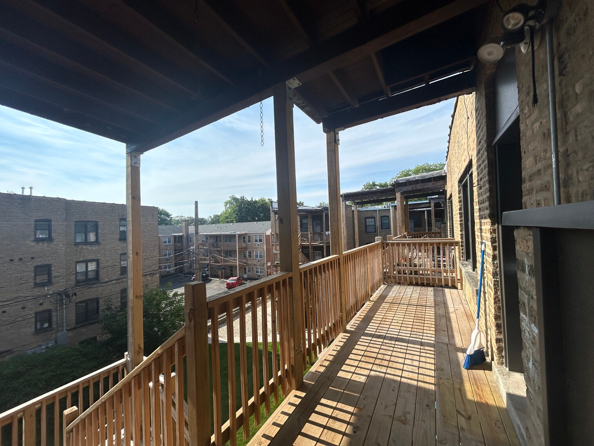 Building Photo - 1000 Crain St