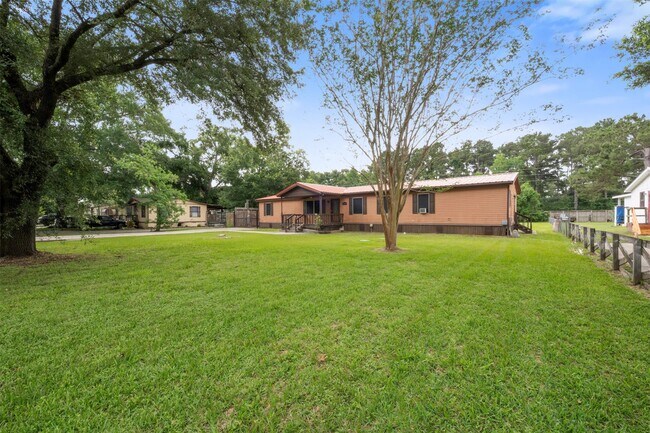 Building Photo - 15807 Cypress Garden Dr