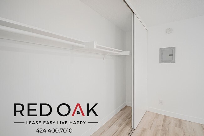 Building Photo - 211 S Ave 57