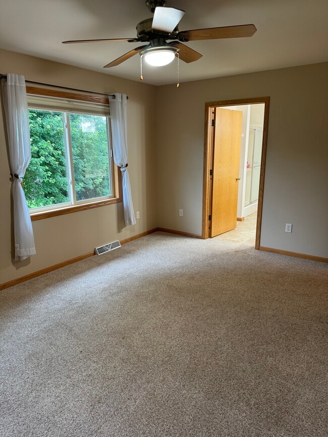 Building Photo - 506 Traveler Ln