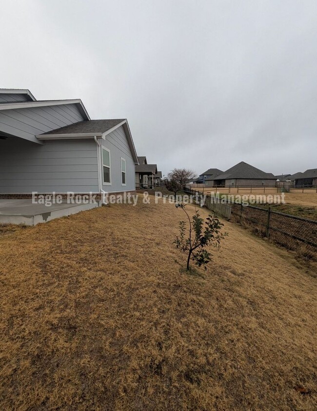 Building Photo - Owasso Home for Rent (3beds/2baths)