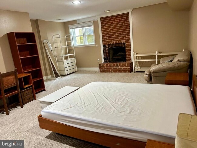 Building Photo - 4416 Lingan Rd NW