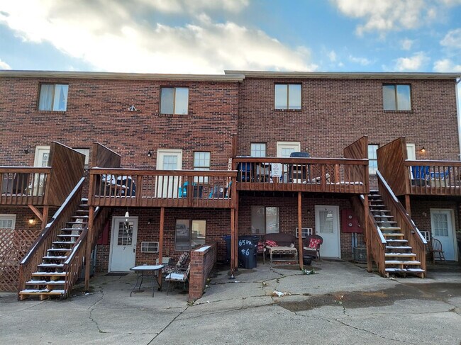 Building Photo - 65 Ashwood Ct