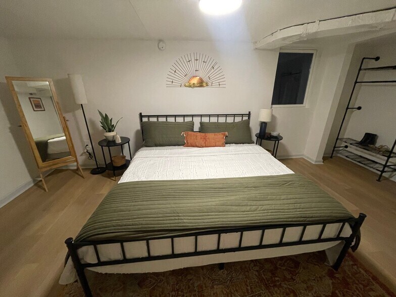 Building Photo - 1215 Delor Ave