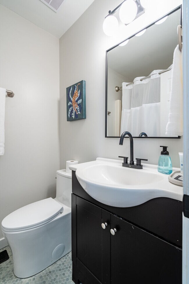 Building Photo - 18 Huntcliff Dr