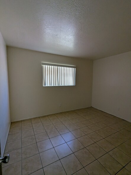 Building Photo - 1477 E 27th Ave