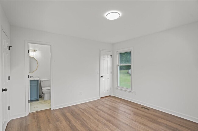 Building Photo - 2321 Queen Ann Rd