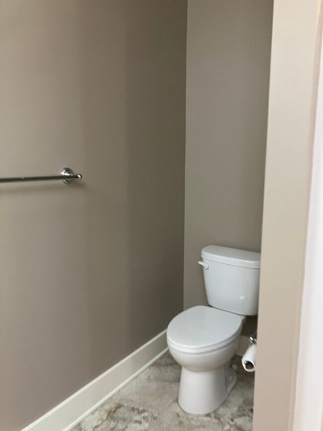Building Photo - Maintenance free 3 bedroom 2.5 bath home in Stow