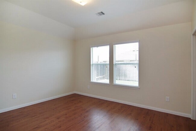 Building Photo - 18743 N Lyford Dr