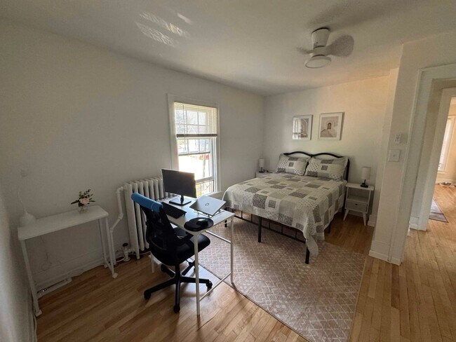 Building Photo - 3 Bedroom, 1.5 Bath, Furnished Home in Houghton