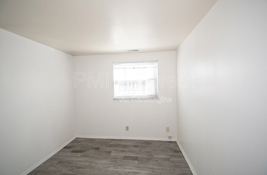 Building Photo - 8636 E Edgewood Ave