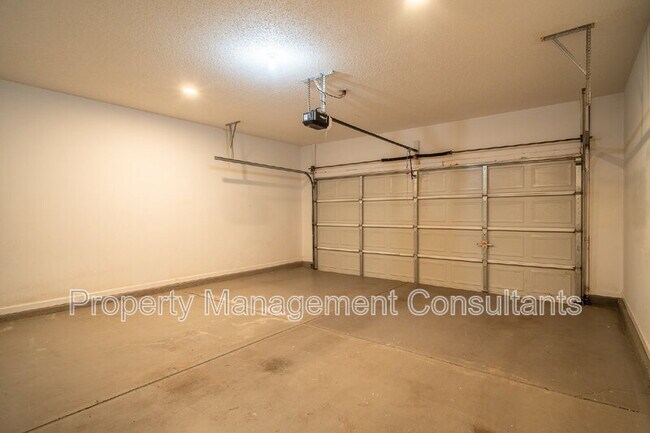Building Photo - 216 Horseshoe Bend N