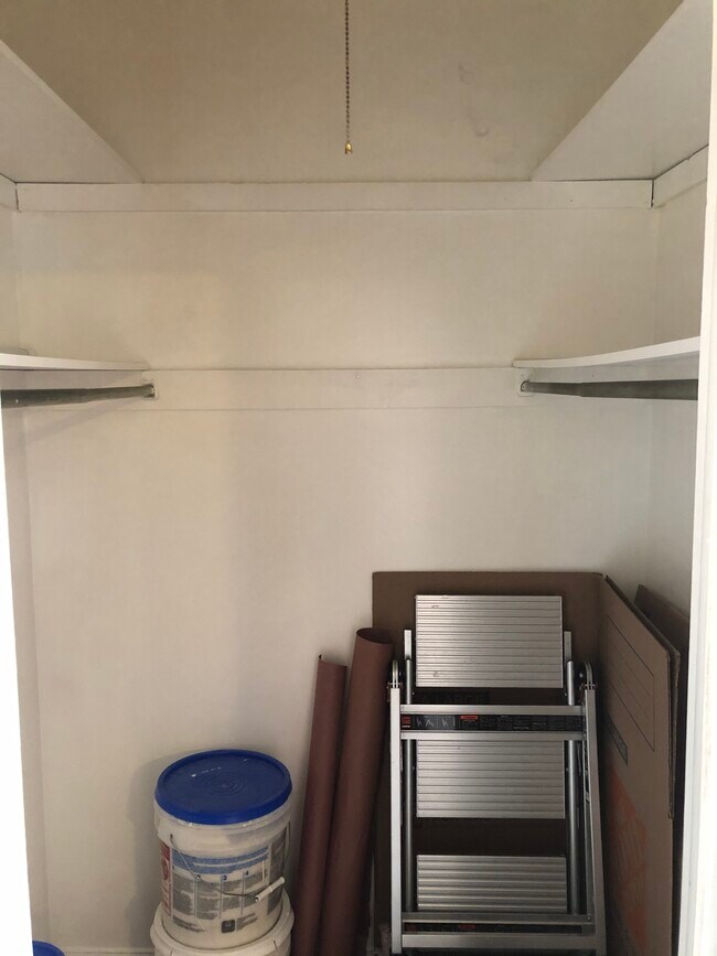 Building Photo - 203 Alnus St