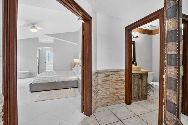 Building Photo - 6362 Brava Way