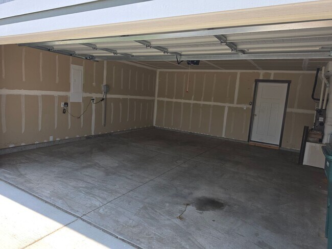 Building Photo - 3885 N Pradera Ct