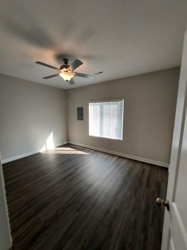 Building Photo - 2334 E Cheyenne Ct