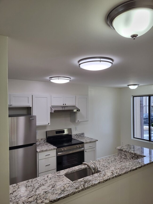 Building Photo - RENOVATED 3 Bedroom Community Treasure!