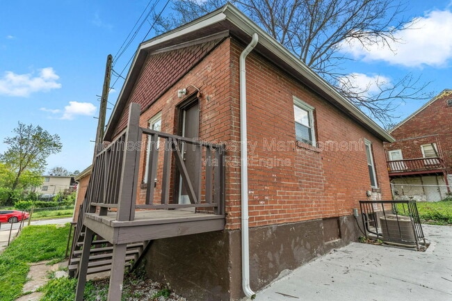 Building Photo - 7135 Woodrow Ave