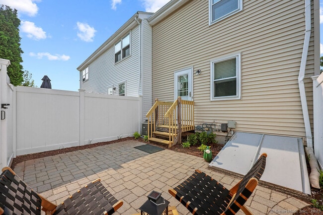 Building Photo - 8 Allspice Ln