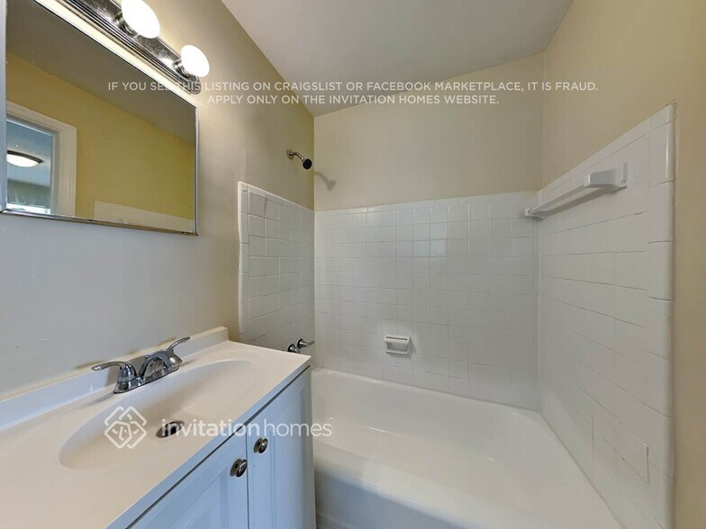 Building Photo - 5491 SW 6th St