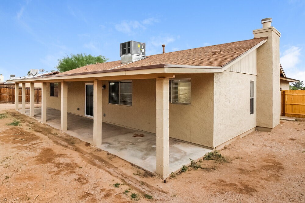 Building Photo - 1418 S Gecko Rd