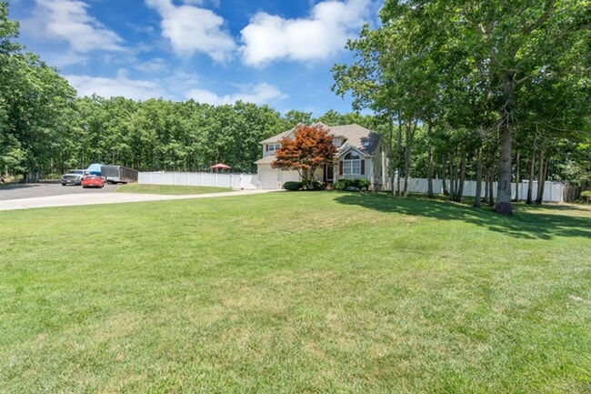 Building Photo - Private Cul-de-Sac Living: 4BR Home with Pool & Geothermal HVAC