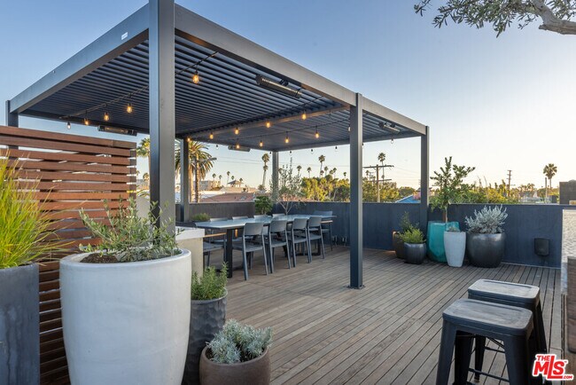 Building Photo - 746 Marco Pl